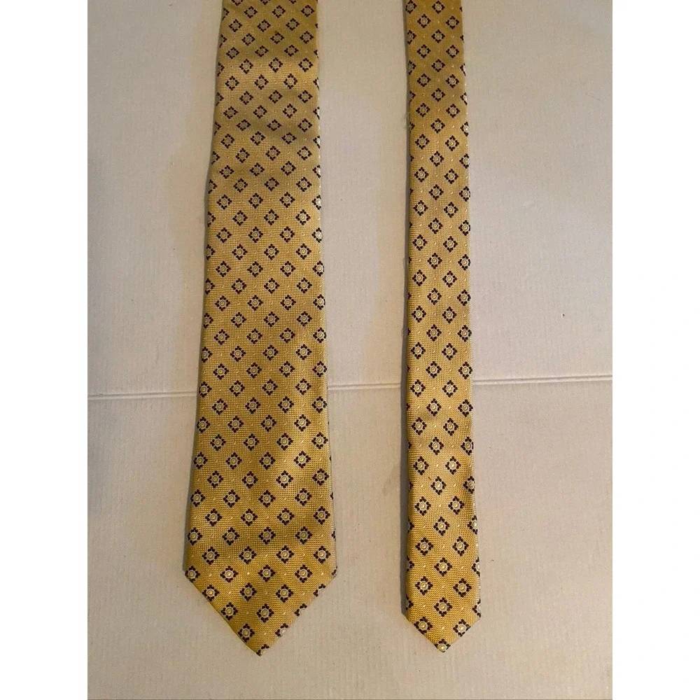 Jos. A. Bank Heritage Collection Gold Silk Geometric Medallion Necktie